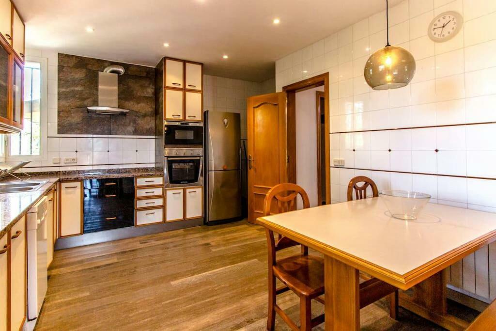 Les Canyes Cottage, Private Villa Resort Piera ภายนอก รูปภาพ
